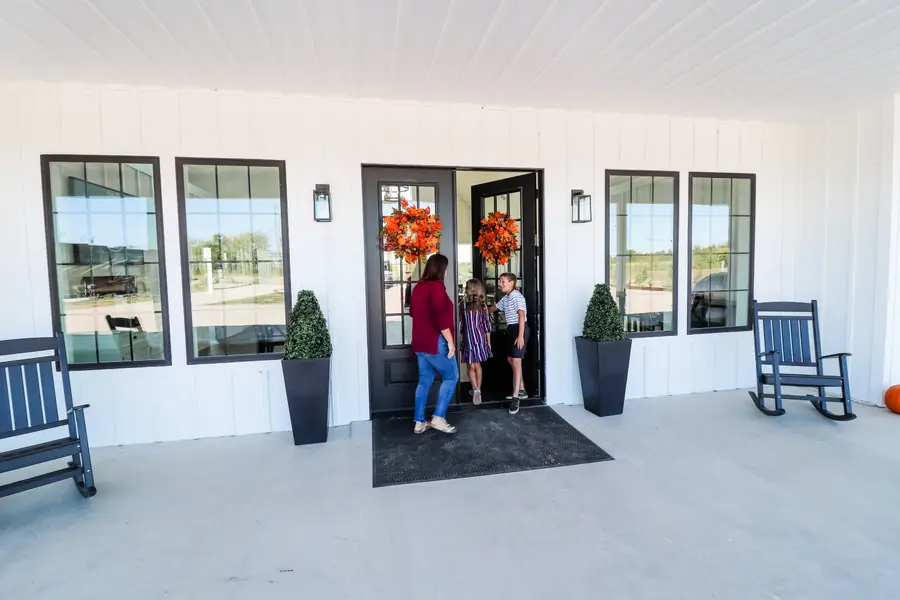 Farmhouse at Sugar Hill RV Resort, Anna, TX