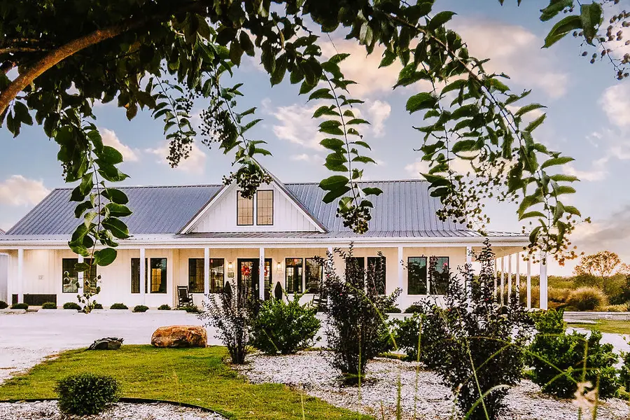 Farmhouse at Sugar Hill RV Resort, Anna, TX